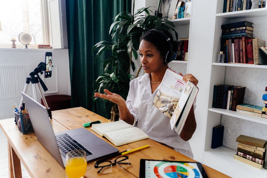 Illustrative online learning photograph